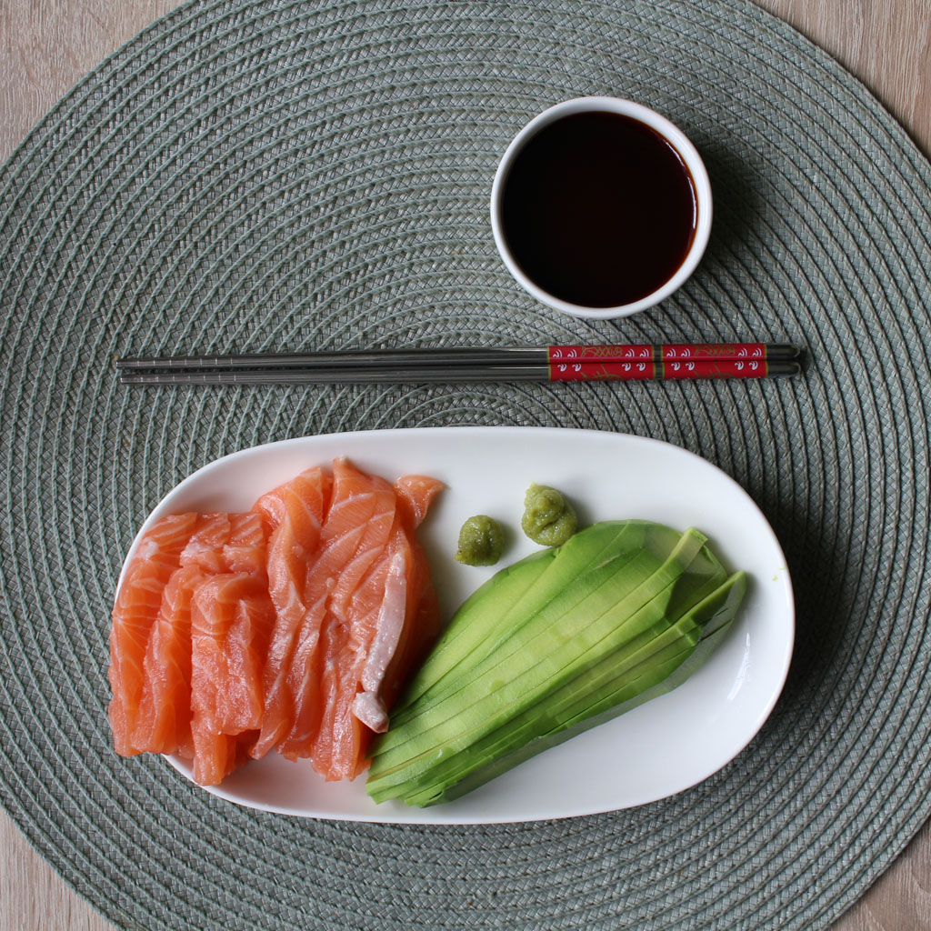  Salmon sashimi